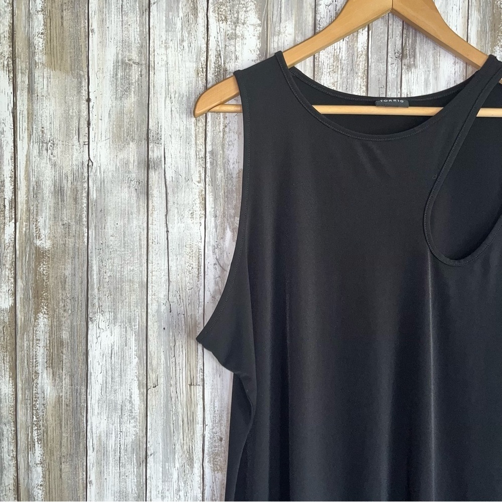 Torrid Black Asymmetrical Cutout Tank 3X Plus High Neck Sleeveless Minimalist - Picture 4 of 7